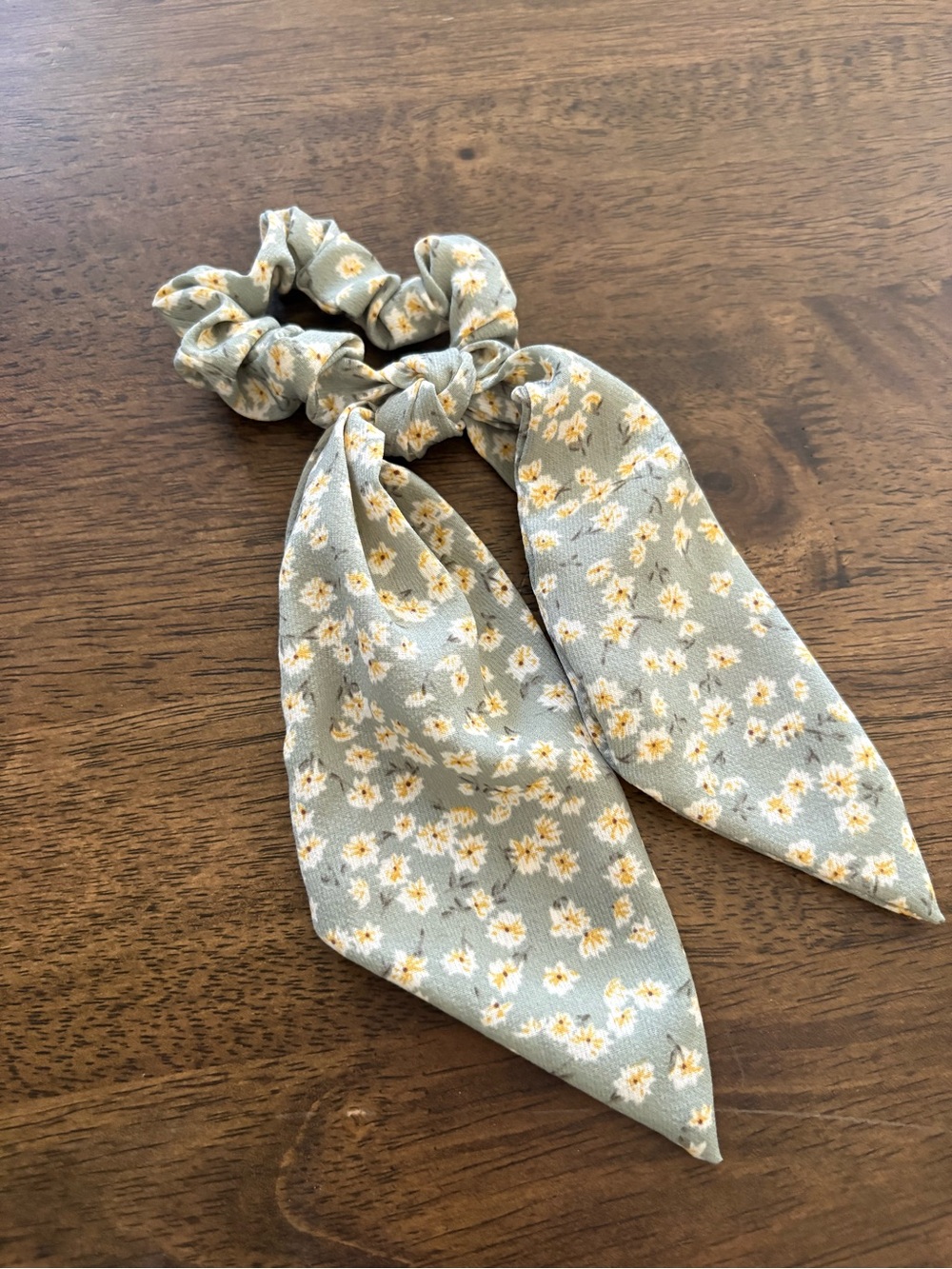 SHEIN Floral Bow Scrunchie Hair Tie in Sage Green and Yellow